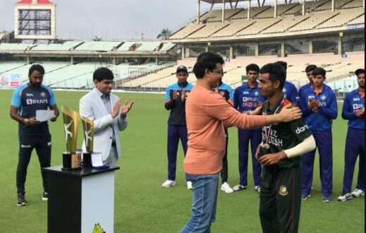 বাংলাদেশের অনূর্ধ্ব-১৯ দলের খেলায় মুগ্ধ সৌরভ