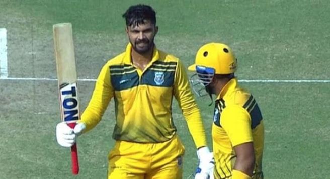 ব্রেকিং নিউজ : ৫ ম্যাচে ৪ সেঞ্চুরি