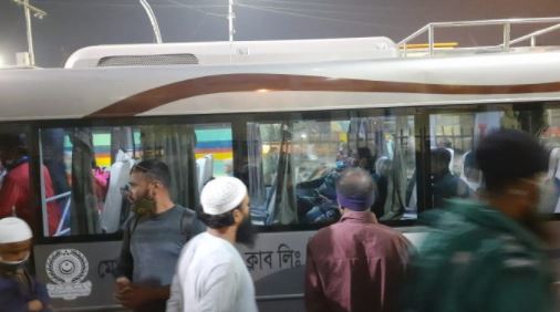 বাস থেকে ফিরিয়ে এনে টাইব্রেকার, বাংলাদেশের ফুটবল যেন এক সার্কাস