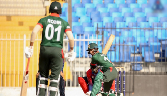 ওয়ানডে নয় যেন টি-২০ খেলছে টাইগাররা, ব্যাটিংয়ে নেমেই তুলেছে চার ছক্কার ঝড়