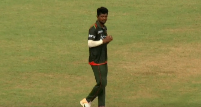 এশিয়া কাপ সেমি ফাইনাল : ৪ উইকেট নেই ভারতের