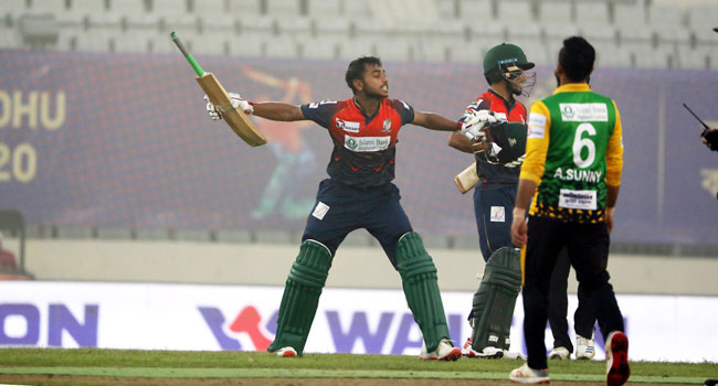 ব্যাট হাতে ঝড় তুলে হাফ সেঞ্চুরি করলেন : ইমন