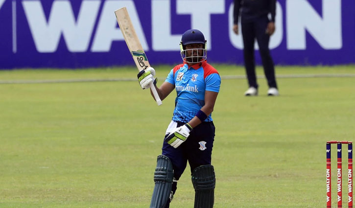 ছক্কা বৃষ্টিতে ৪টা বল হারালো এনামুল হক বিজয়