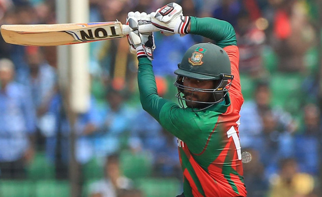 উড়ে গেলো তামিমের স্টাম্প, চলছে ইমরুলের চার ছক্কার শো,সর্বশেষ স্কোর