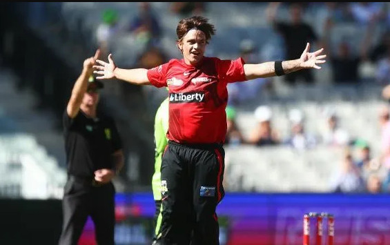 W,W,W,W, অবিশ্বাস্যভাবে ডাবল হ্যাটট্রিক করে ক্রিকেট বিশ্বকে তাক লাগিয়ে দিলেন