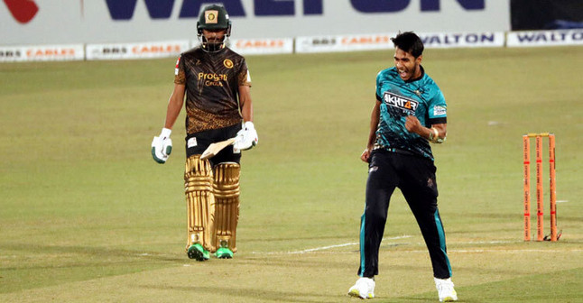 অভিষেক ম্যাচে হ্যাটট্রিক করে মাশরাফিকে নিয়ে যা বললেন মৃত্যুঞ্জয়