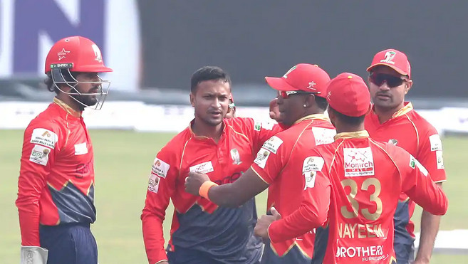 খুলনা টাইগার্সের বিপক্ষে শক্তিশালী একাদশ ঘোষণা করলো ফরচুন বরিশাল