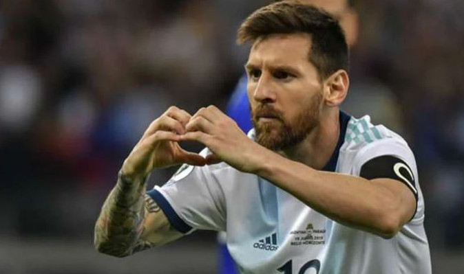 অবাক ফুটবল বিশ্ব : টানা ১৭ বছরের যে অনন্য রেকর্ড গড়লেন মেসি