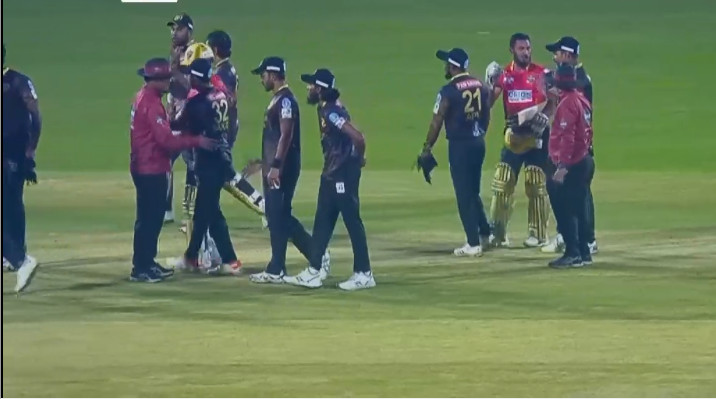 হাড্ডাহাড্ডি লড়াইয়ে শেষ হলো কুমিল্লার ম্যাচ