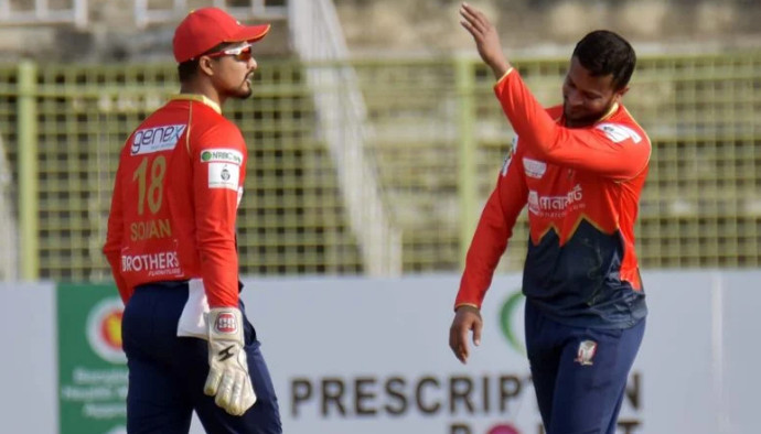 খেলা চলার সময় আম্পায়ারকে যে ইশারা করে জরিমানা গুনলেন সোহান