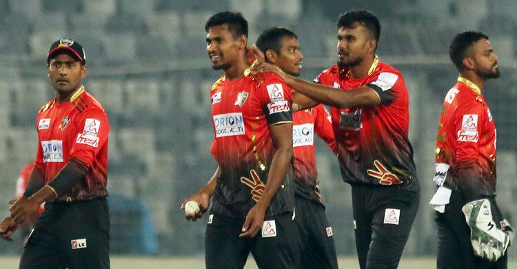 চলছে সাকিব ও মুস্তাফিজের লড়াই,দেখেনিন সেরা পাঁচ উইকেট শিকারির তালিকা