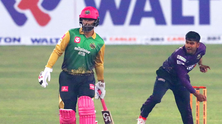 জমে উঠেছে পয়েন্ট টেবিলের লড়াই : সমীকরণের মারপ্যাঁচে ঢাকা, খুলনা ও চট্টগ্রাম