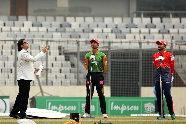 শেষ হলো ঢাকার প্লে অফ নিশ্চিত করতে চাওয়া ম্যাচের টস