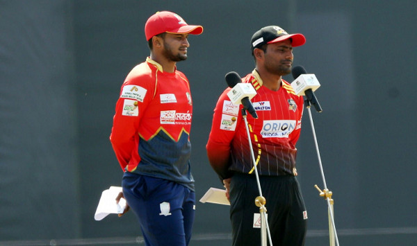 সেমিফাইনাল: কুমিল্লা ও বরিশালের মধ্যকার ম্যাচের টস শেষ