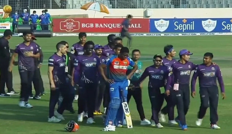স্পট ফিক্সিংয়ের সন্দেহ দানা বাঁধছে ফ্লেচারের ইনিংসে