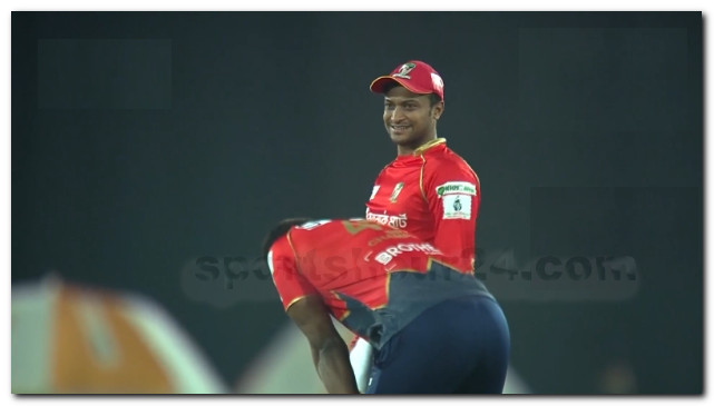 উড়তে থাকা কুমিল্লাকে যেন রসি দিয়ে বেধে রেখেছে বরিশাল