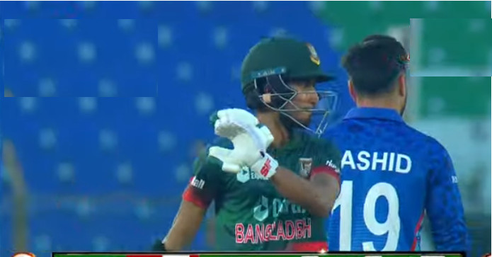 দলের বিপদের সময়ে অবিশ্বাস্য হাফসেঞ্চুরি করে দলে জয়ের দিকে এগিয়ে নিচ্ছেন আফিফ