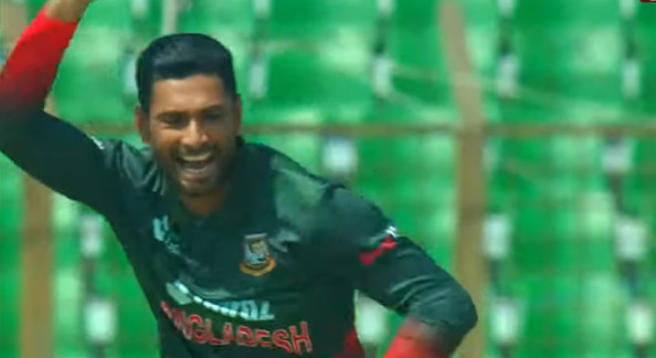 বোলিংয়ে এসেই উইকেট তুলে নিলেন মাহমুদউল্লাহ, দেখেনিন সর্বশেষ স্কোর