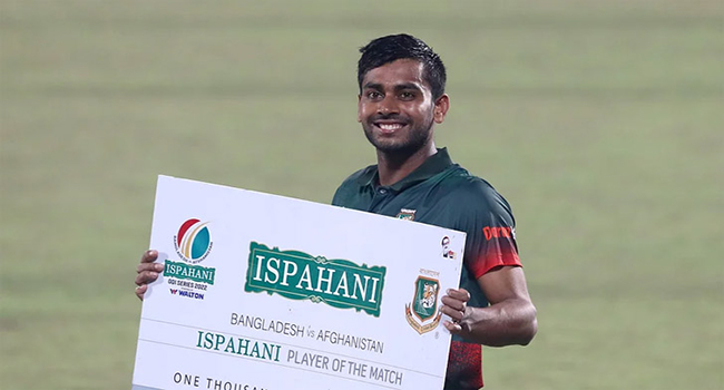 ম্যাচসেরা হয়ে আল্লাহকে স্মরণ করে ফেসবুকে যে স্ট্যাটাস দিলেন মিরাজ