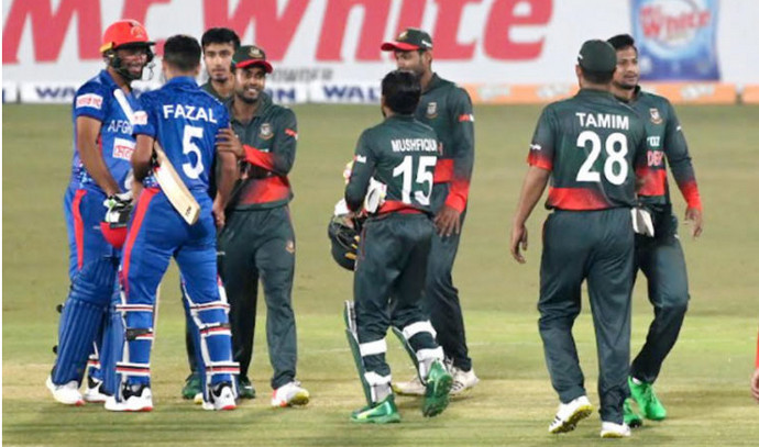 ১৫তম “বাংলাওয়াশ”-এর সামনে দাঁড়িয়ে টাইগাররা