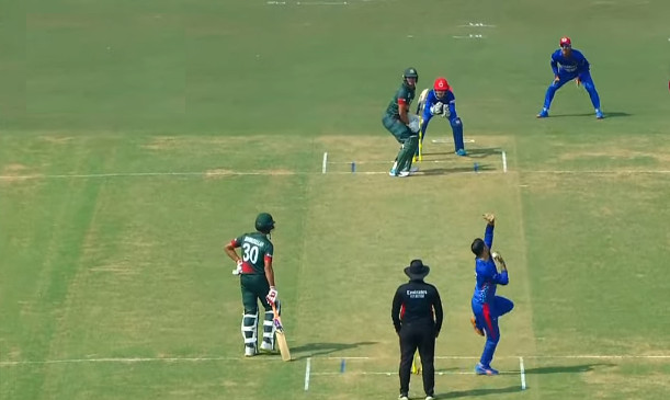 ব্যাটিং নেমেছে বাংলাদেশের ‘হ্যান্ডসাম বয়’