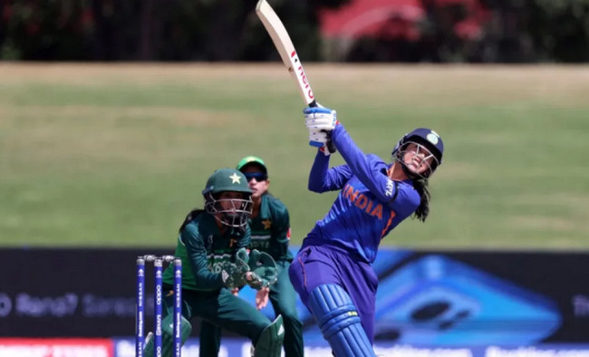 হাড্ডাহাড্ডি লড়াইয়ে শেষ হলো ভারত পাকিস্থানের ম্যাচ