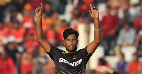 বোলিংয়ে চমক দেখালেন কাজী অনিক
