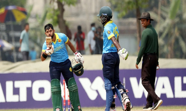 চার ছক্কার ঝড়ে ৬৩ বলে সেঞ্চুরি হাঁকালেন শামীম পাটোয়ারীর
