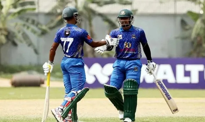 ৩ বার ৯০ এর ঘরে আউটের পর অবশেষে পেলেন সেঞ্চুরির দেখা