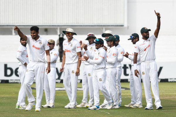 দক্ষিণ আফ্রিকার মাটিতে এখন রাজত্ব করছে বাংলাদেশী পেসার খালেদ