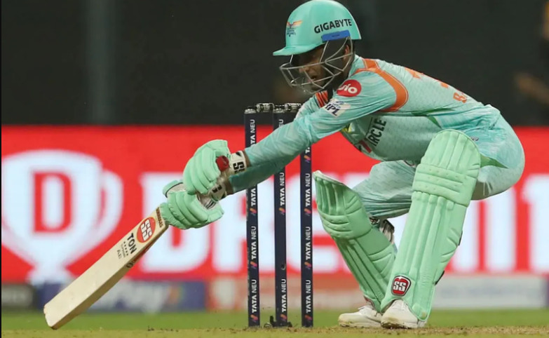 চলছে আইপিএল : ব্যাটিংয়ে লখনৌ, ৩ ওভার শেষে সর্বশেষ স্কোর