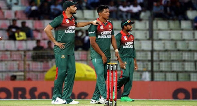 ডেথ ওভারে মুস্তাফিজ ও সাইফউদ্দিনের মধ্যে সেরা বোলারের নাম জানালেন : মাশরাফি