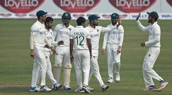 ব্যাটিং বিপর্যয়য়ে প্রোটিয়ারা, আবারও খালেদের উইকেট আঘাত