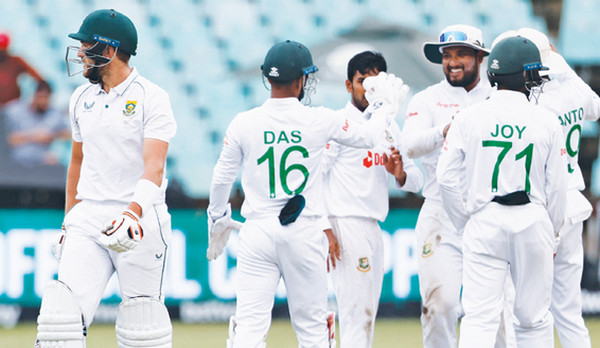 বাংলাদেশ দলকে কটাক্ষ এলগারের