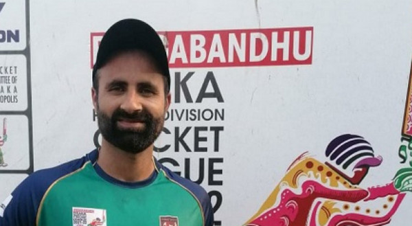 চ্যাম্পিয়নদের হারিয়ে শীর্ষে ইমরুলরা