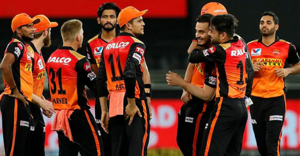 অল্পতেই গুটিয়ে গেল চেন্নাই, হায়দরাবাদের সামনে মাঝারী লক্ষ্য