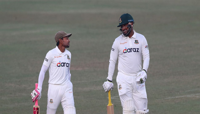 টিম ম্যানেজমেন্টের হাস্যকর ভুলের মাশুল দিচ্ছে বাংলাদেশ