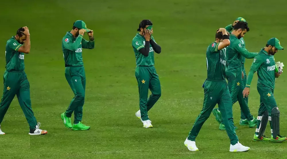 ইমরানের প্রধানমন্ত্রীত্ব হারানোয় বিপাকে পড়তে পারে পাকিস্তান ক্রিকেট