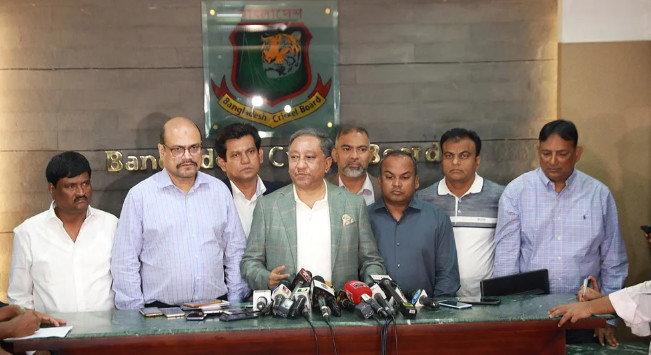 চরম দু:সংবাদ : বাংলাদেশ দলের দায়িত্ব ছাড়লেন কোচ