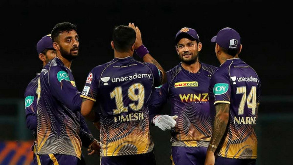 চমক দিয়ে এক পরিবর্তন নিয়ে হায়দরাবাদের বিপক্ষে শক্তিশালী একাদশ ঘোষণা করলো কলকাতা
