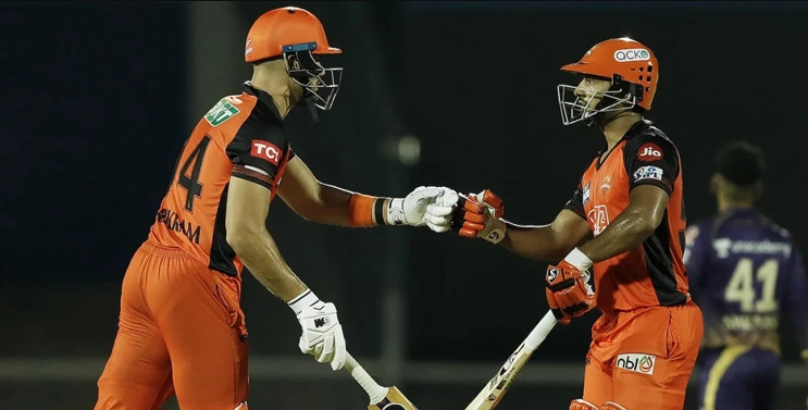 কলকাতাকে উড়িয়ে দিলো হায়দরাবাদ