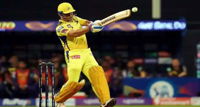 শেষ ওভারে চার ছক্কার থ্রিলারে চেন্নাইয়ের নায়ক ধোনি