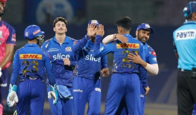 মনে হলো আইপিএলের শিরোপা জিতলো মুম্বাই