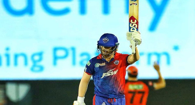 ৪০০ ছক্কার রেকর্ড গড়ে ওয়ার্নারের ৯২