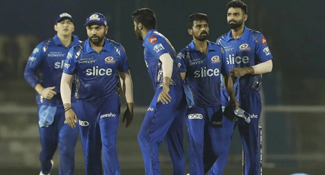 রুদ্ধশ্বাস ম্যাচে টেবিল টপার গুজরাটকে হারালো তলানির মুম্বাই