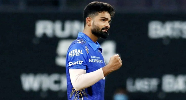 খেয়ে না খেয়ে আইপিএল মঞ্চে কার্তিক