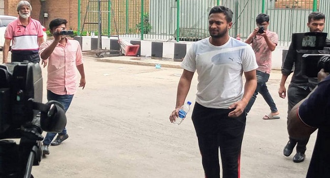 দল হোটেলে কিন্তু মিরপুরে সাকিব