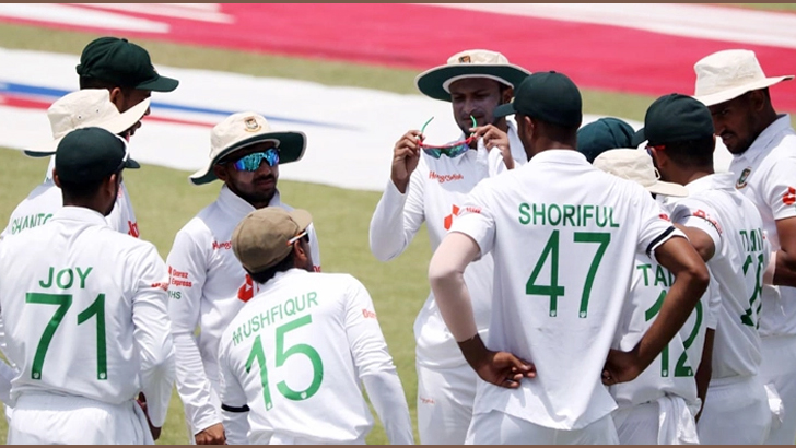 আউট,আউট,উইকেটের দেখা পেলেন টাইগাররা