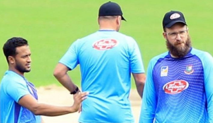 পেসারদের এক যুগের খরা হলেও ভেটোরির আরেকটু কাছে সাকিব