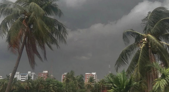৬০ কি.মি. বেগে ঝড়ের আভাস